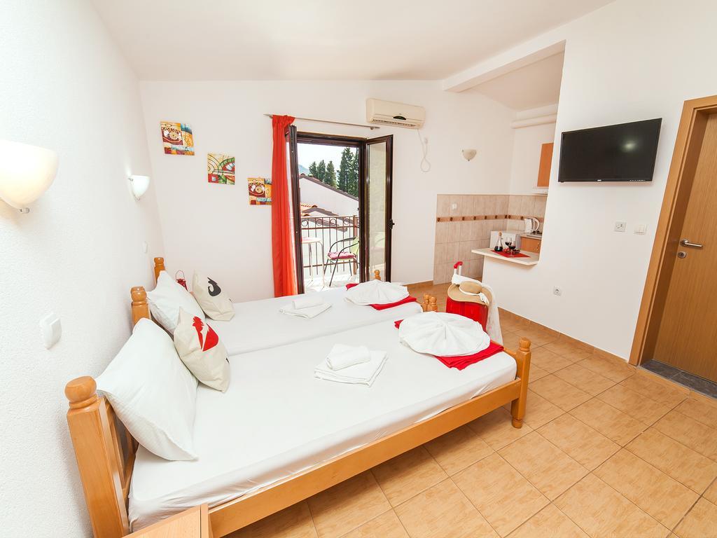 Apartments Viktorija Petrovac Chambre photo